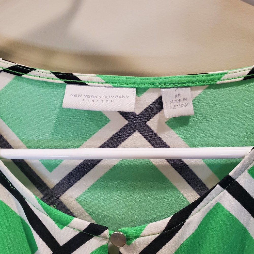 Green Patterned Side Ruched Dress - Picture 3 of 4